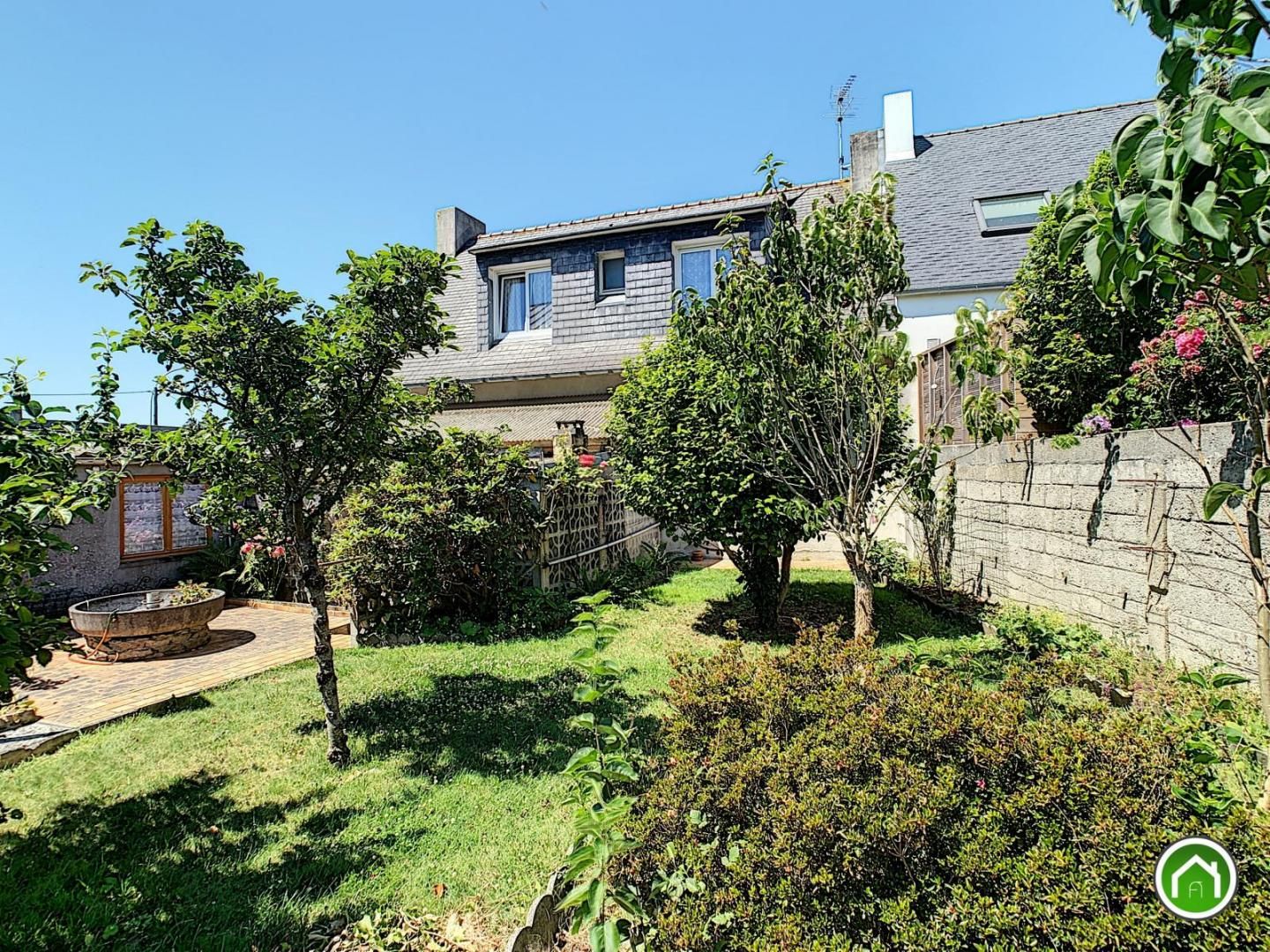 BREST : jolie maison de ville avec 4 chambres, sous-sol, et grand jardin clos